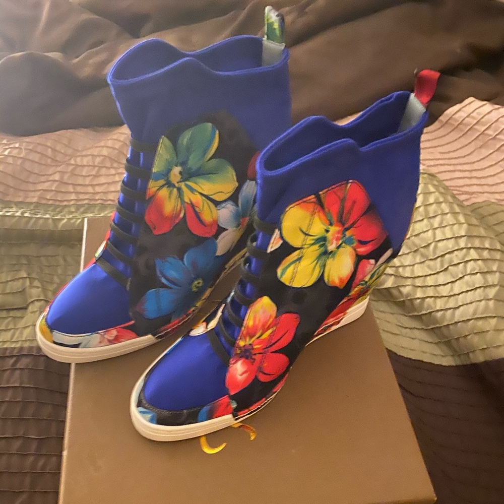 Stand out with these shoes!!